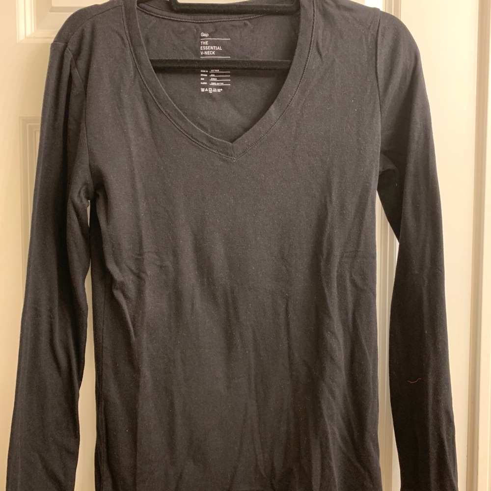 Gap Essential V-neck Long Sleeve Tee
